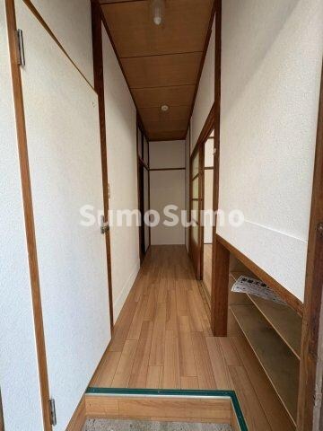 物件内観写真14　(ゆったりとした玄関です)