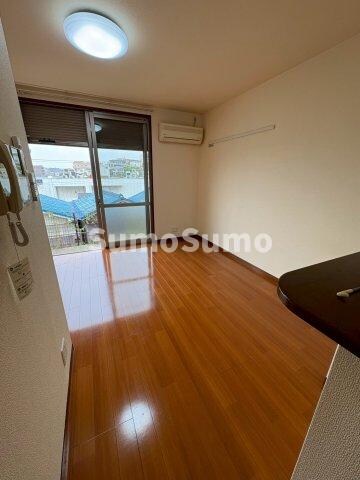 物件内観写真7　(コンパクトで使いやすい洋室です)