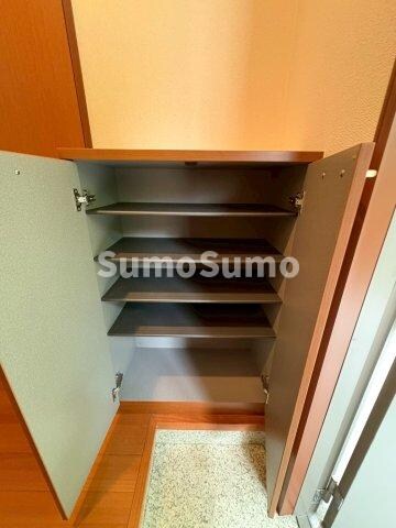 物件内観写真12　(便利な収納スペースです)