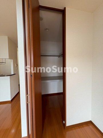 物件内観写真13　(収納豊富です)