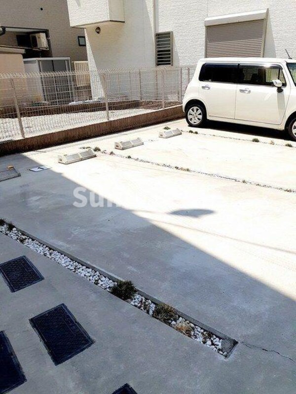 駐車場(駐車場があるので、車を買う予定の方も安心です)