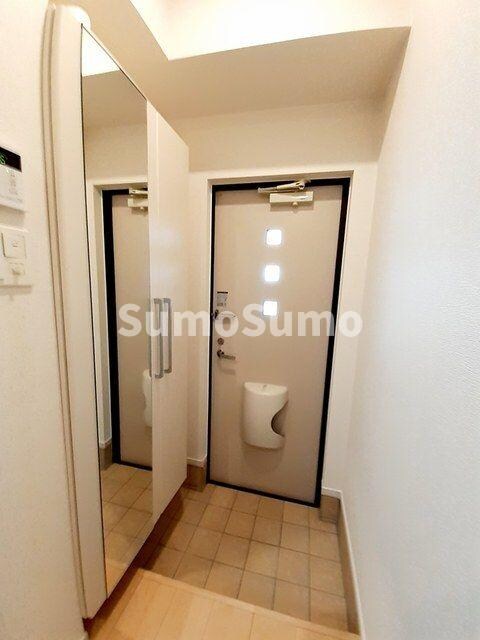 物件内観写真3　(シンプルで使いやすい玄関です)