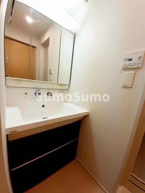 物件内観写真8　(忙しい朝には欠かせない洗面所です)