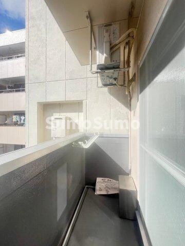 物件内観写真7　(外からの目が気にならないバルコニーで洗濯物が干せます)