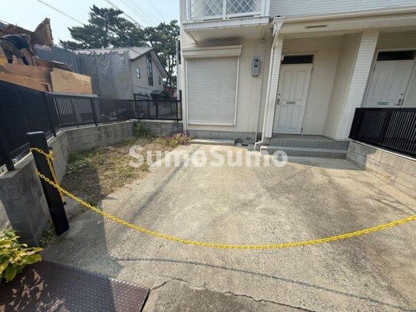 駐車場(駐車場に車を止められます)