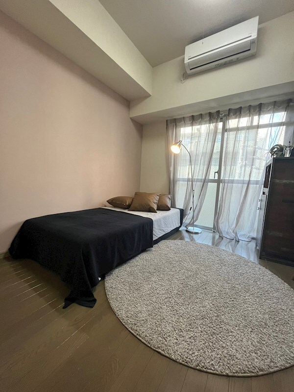 寝室(モデル家具設置中)