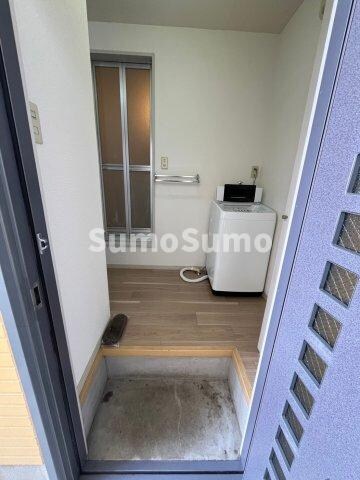 物件内観写真9　(収納もある玄関です)