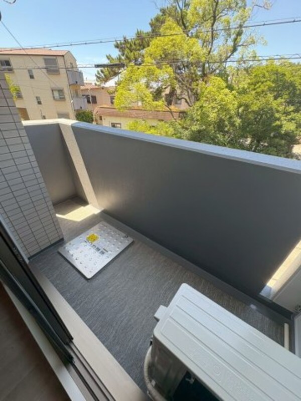 バルコニー(外からの目が気にならないバルコニーで洗濯物が干せます)
