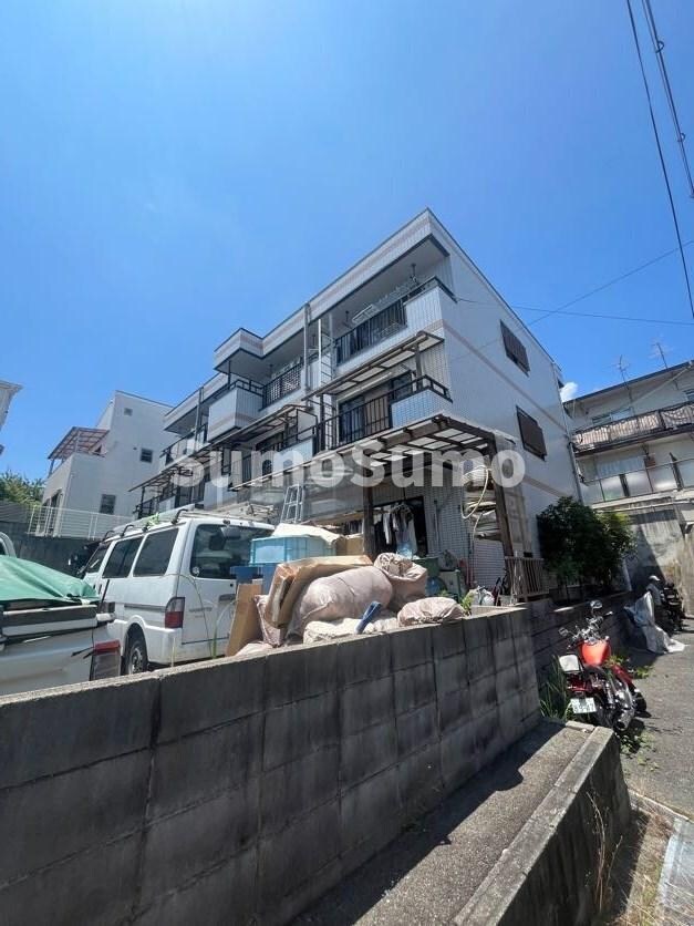 物件外観写真1　(落ち着いた雰囲気の外観です)