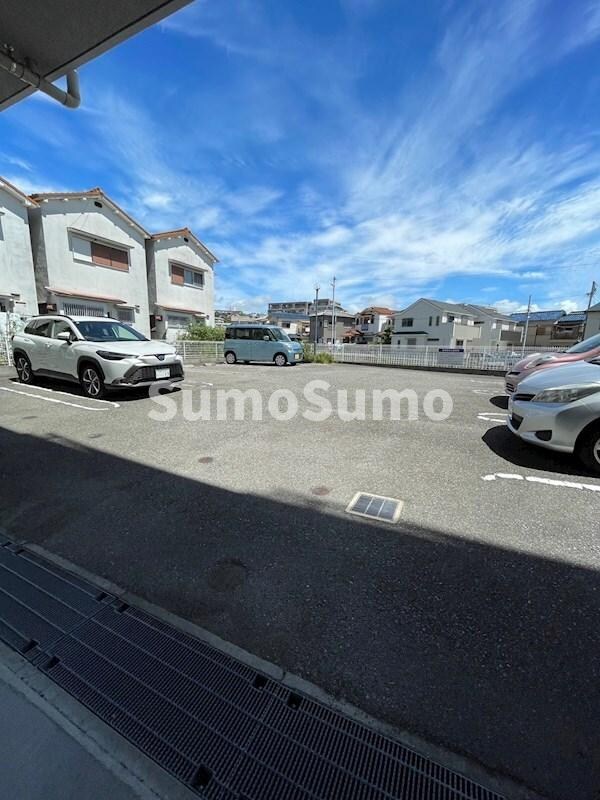 物件外観写真2　(駐車場に車を止められます)