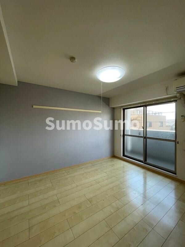 物件内観写真23　(個人の部屋や寝室として使える洋室です)