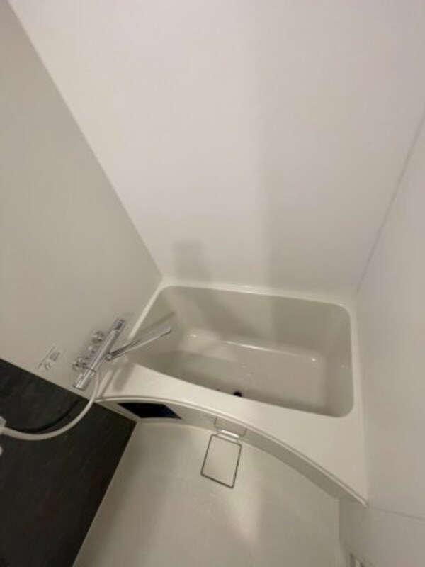 浴室(収納スペース豊富です)