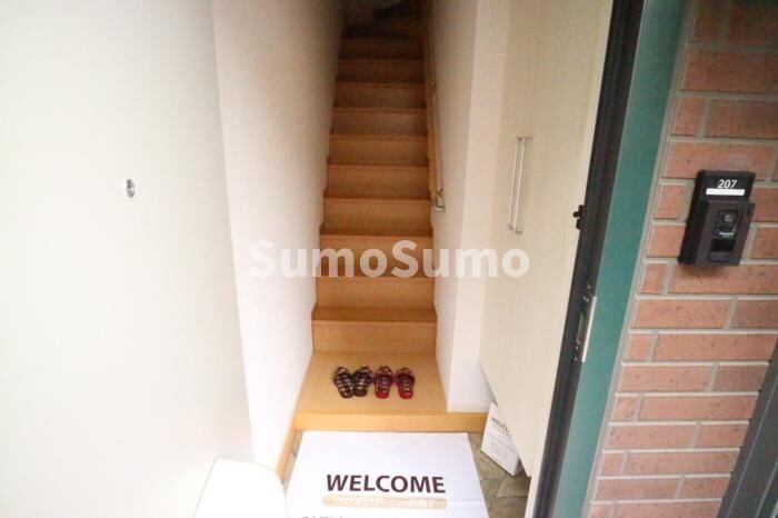 物件内観写真2　(収納もある玄関です)