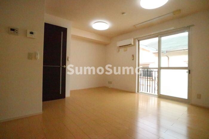 物件内観写真3　(ゆったりとしたリビングです)