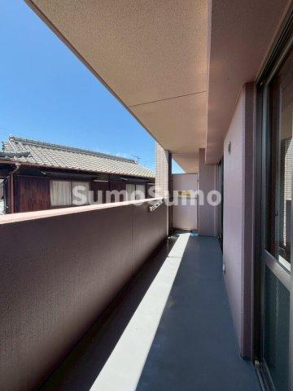 バルコニー(外からの目が気にならないバルコニーで洗濯物が干せます)