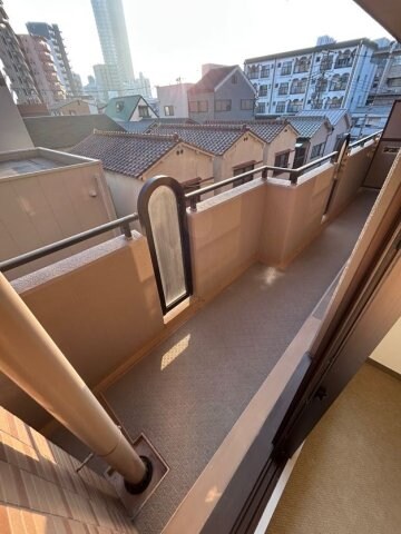 物件内観写真9　(お洗濯にも便利なバルコニー付き)