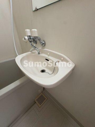 物件内観写真19　(ゆったりとスペースのある洗面所)