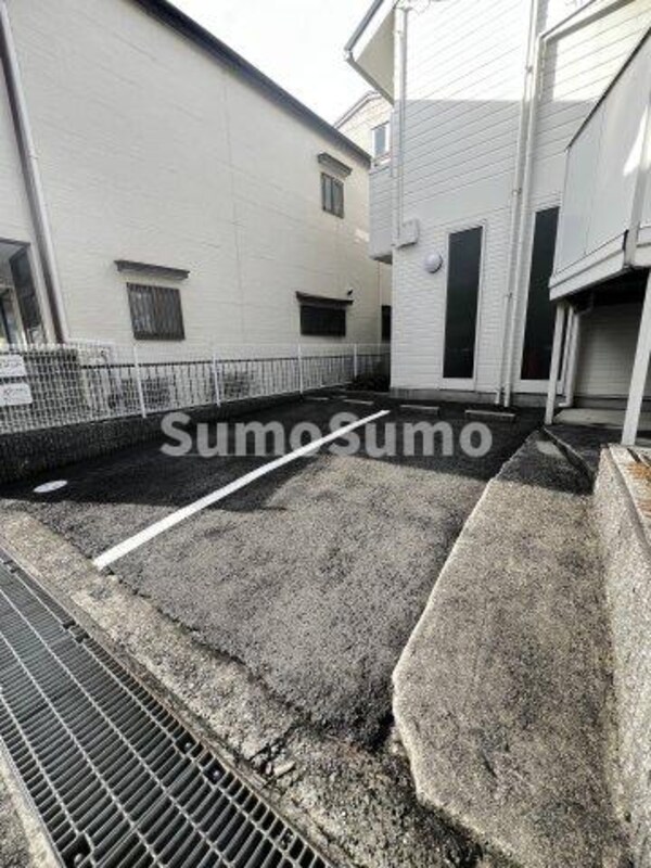 駐車場(駐車場に車を止められます)