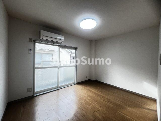 物件内観写真11　(おしゃれなリビングです)