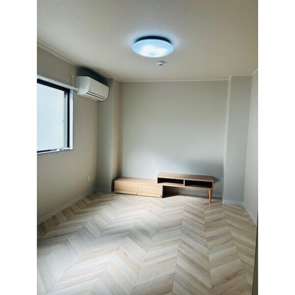 物件内観写真3　(ゆったり過ごせるリビングです)