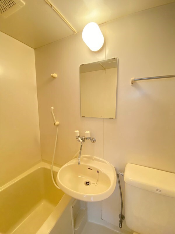 物件内観写真8　(独立洗面台です)