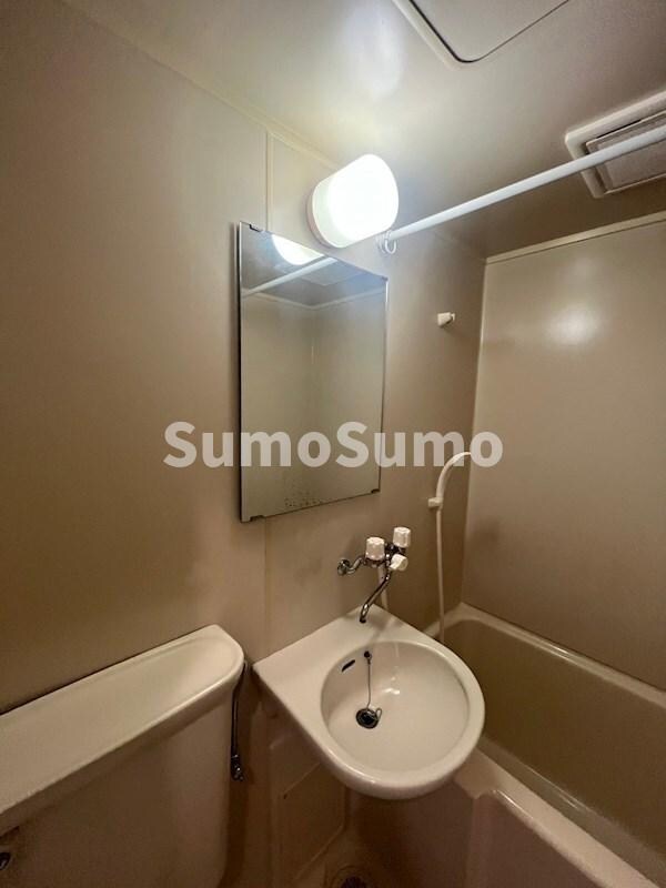 物件内観写真10　(明るい洗面所です)