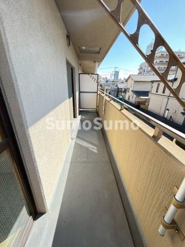 物件内観写真13　(お洗濯にも便利なバルコニー付き)