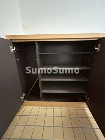 物件内観写真23　(小物を収納するのに便利です)