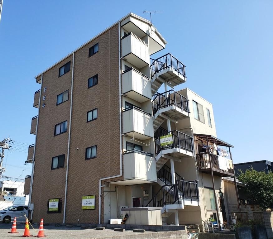 物件外観写真1　(きれいな外観です)