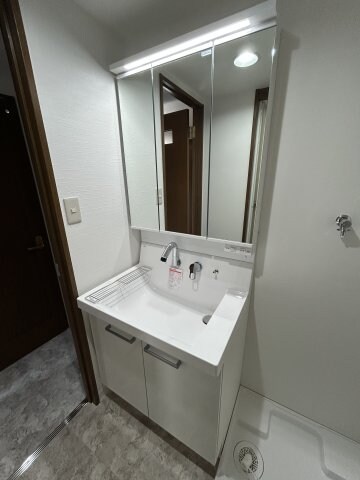 物件内観写真19　(使いやすい独立洗面台です)