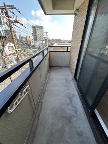 物件内観写真21　(バルコニーからの眺めを楽しみながら食事をしませんか)