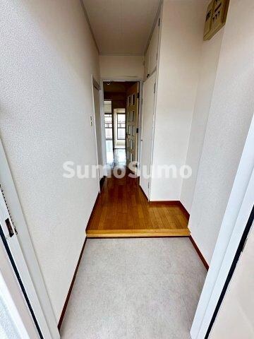 物件内観写真4　(収納もある玄関です)