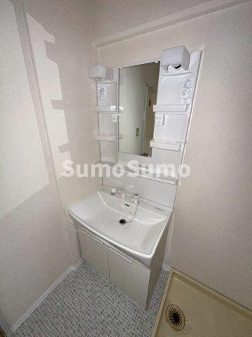 物件内観写真11　(広い洗面スペース)