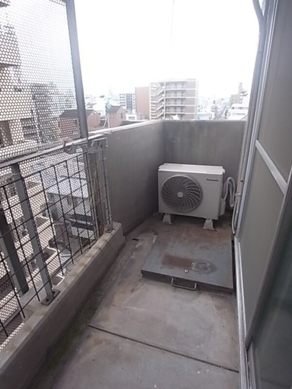 バルコニー(外からの目が気にならないバルコニーで洗濯物が干せます)