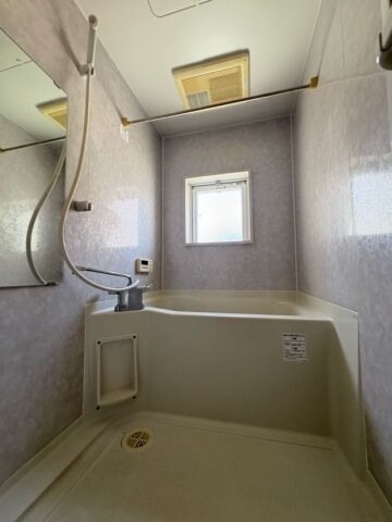 物件内観写真17　(日々の疲れを癒すお風呂付です)