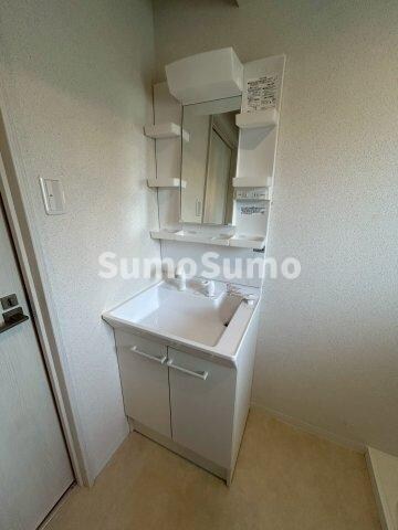 物件内観写真10　(ゆったりとスペースのある洗面所)