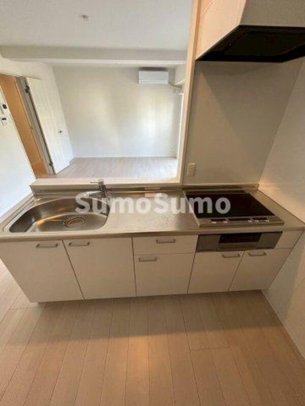 キッチン(コンパクトなキッチンで掃除もラクラク)