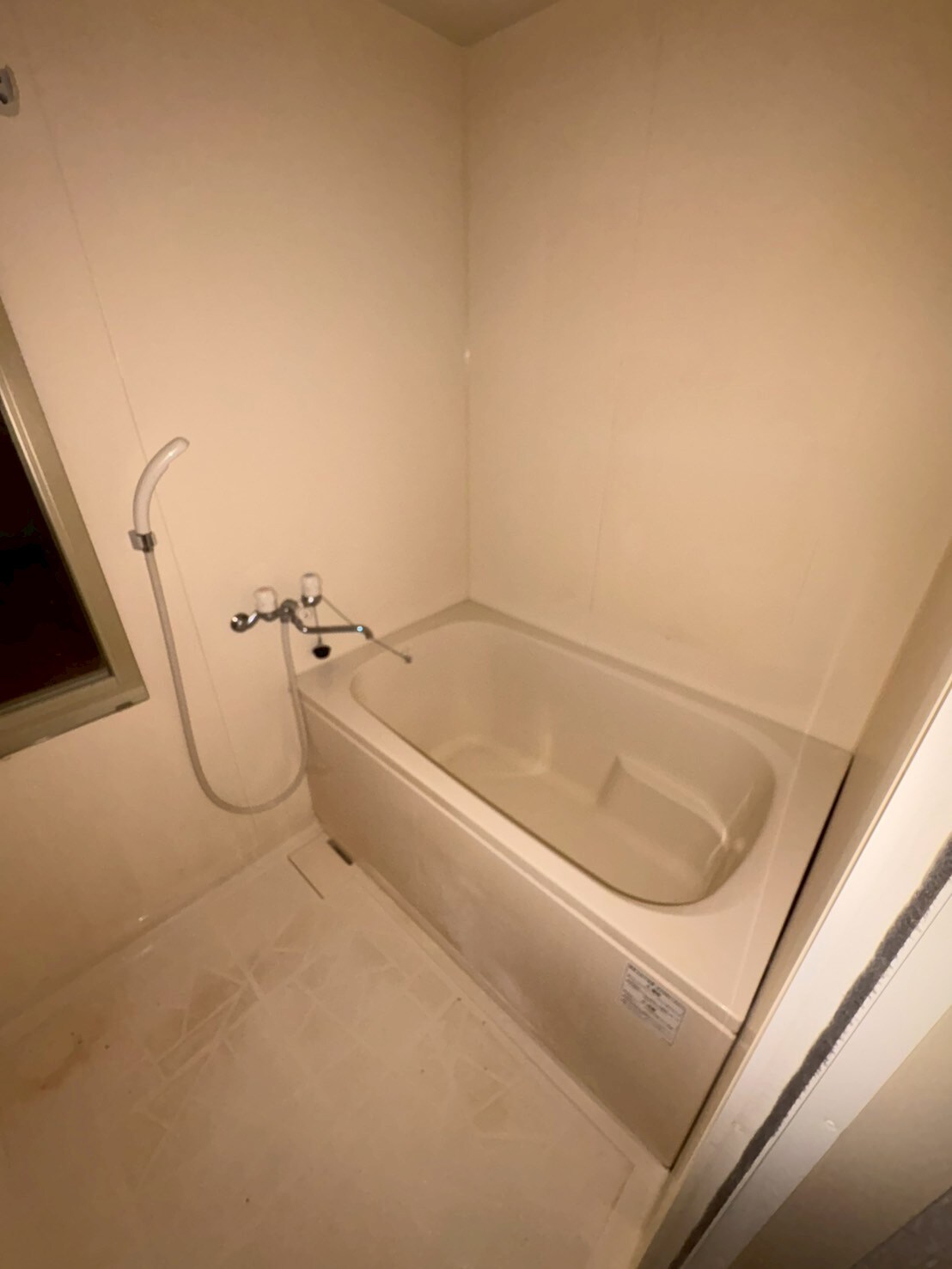 物件内観写真6　(日々の疲れを癒すお風呂付です)