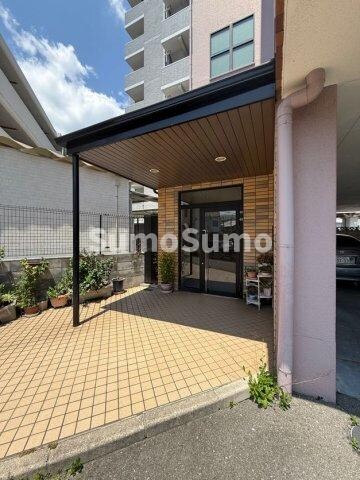 物件外観写真2　(毎日通るエントランスはこのようになっています)