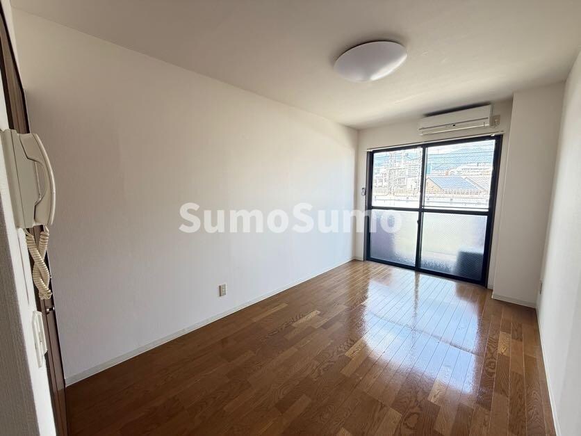 物件内観写真5　(おしゃれなリビングです)