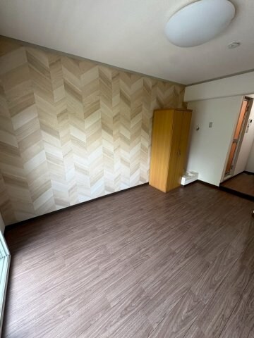 物件内観写真6　(開放的な寝室です)