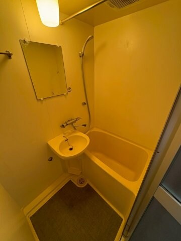 物件内観写真7　(日々の疲れを癒すお風呂付です)