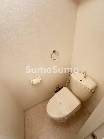 物件内観写真12　(落ち着いた色調のトイレです)