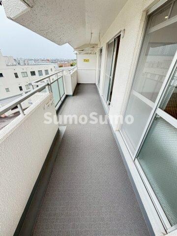 物件内観写真13　(外からの目が気にならないバルコニーで洗濯物が干せます)