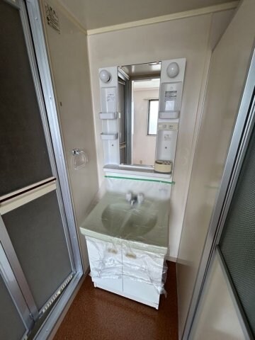 物件内観写真10　(忙しい朝には欠かせない洗面所です)