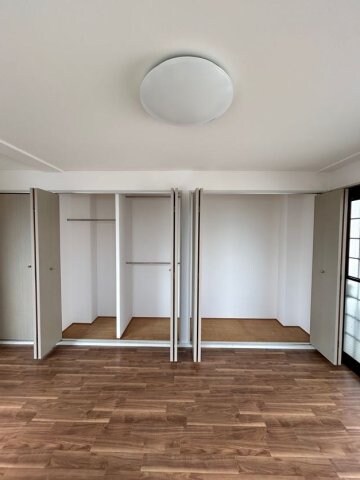 物件内観写真11　(収納豊富です)