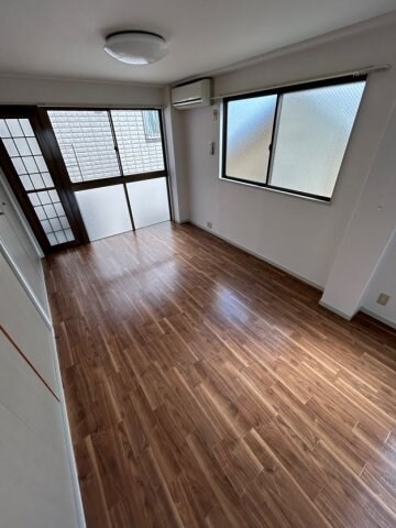 物件内観写真21　(ゆったりとした居間です)