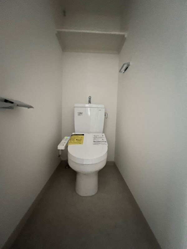 トイレ(落ち着いた色調のトイレです)