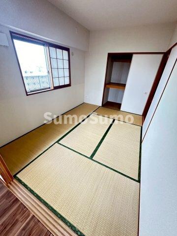 物件内観写真7　(来客時にも便利な和室付き)