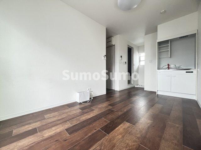 物件内観写真5　(ゆったりとした居間です)